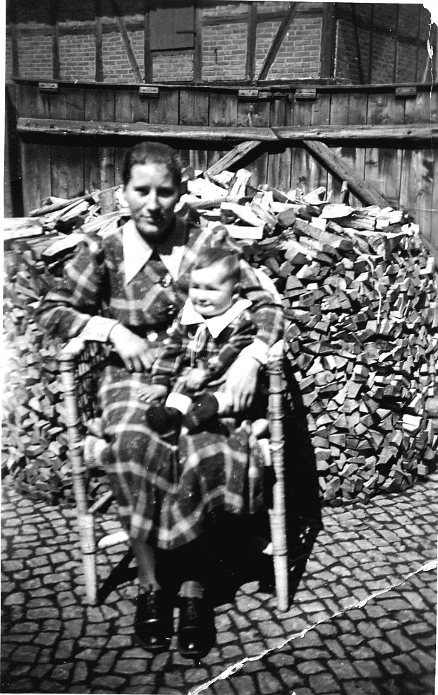 Oma Liesbeth u. Christa_2